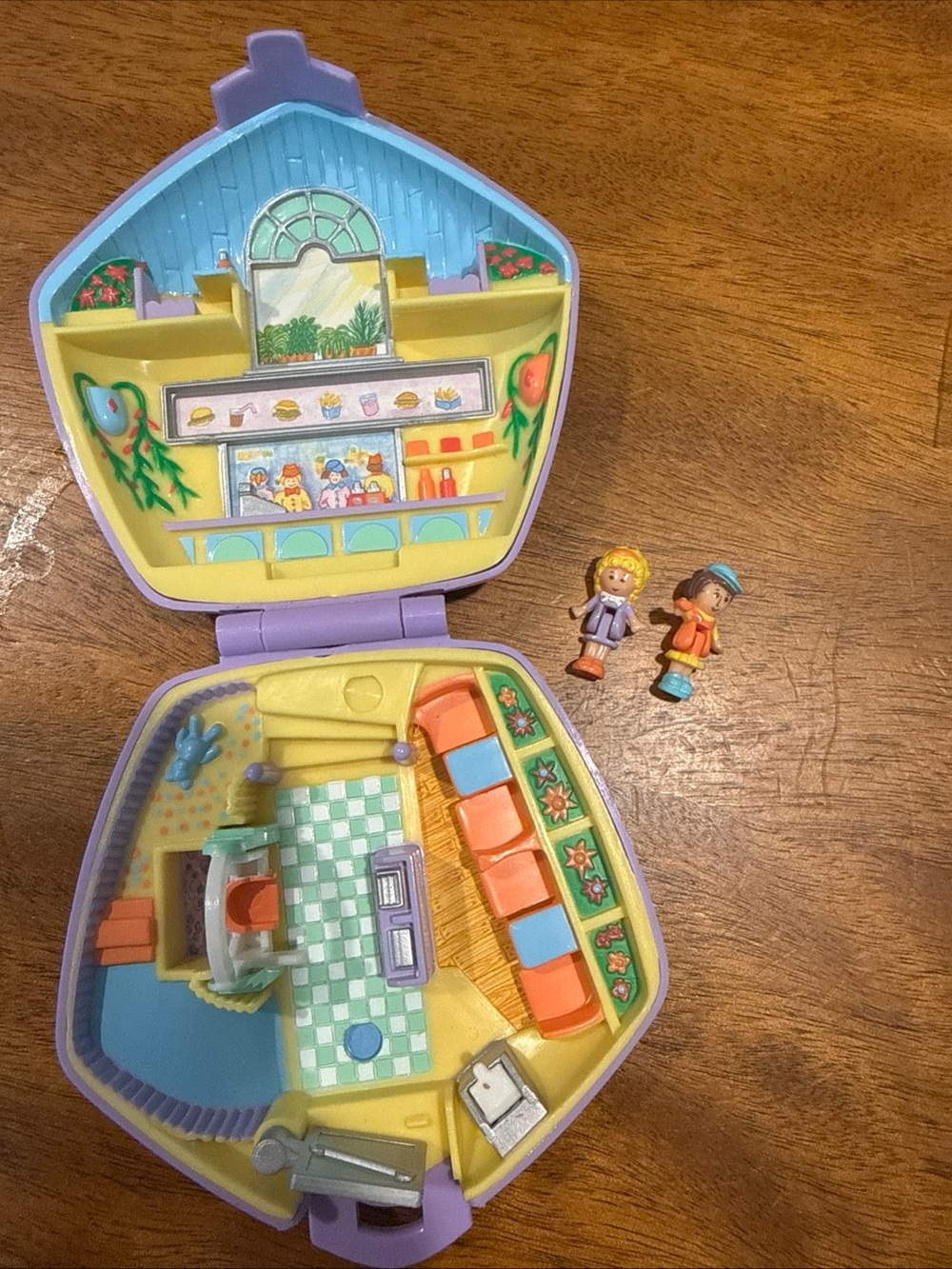 1992 Polly Pocket Fast Food Restaurant Patty’s Burger Bar Bluebird W/ 2 Doll